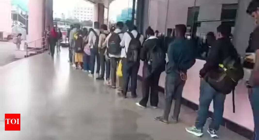 Bengaluru’s entry points choke as migrant population returns from holidays | Bengaluru News