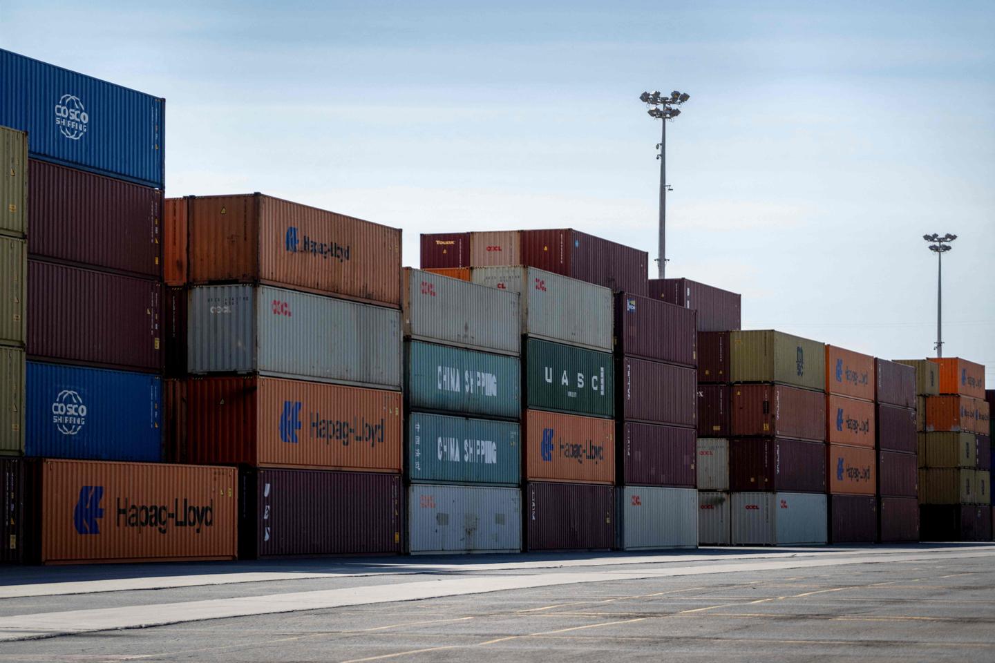 Donald Trump annonce une hausse de 10 % des droits de douane sur le Canada après la diffusion d’une publicité