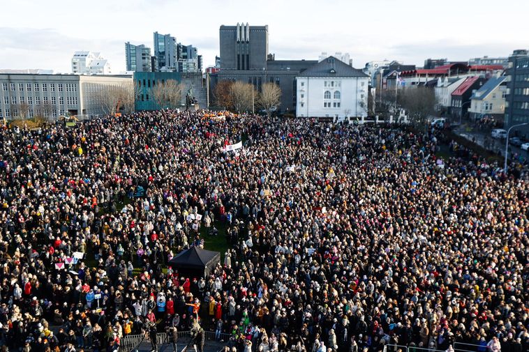 Photos: Large crowd gathers at Arnarhóll
