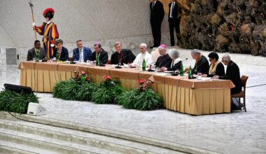 Pope Leo dialogues with Synod teams and participants