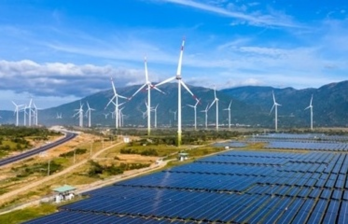 France pledges $550 million to support Vietnam’s energy transition