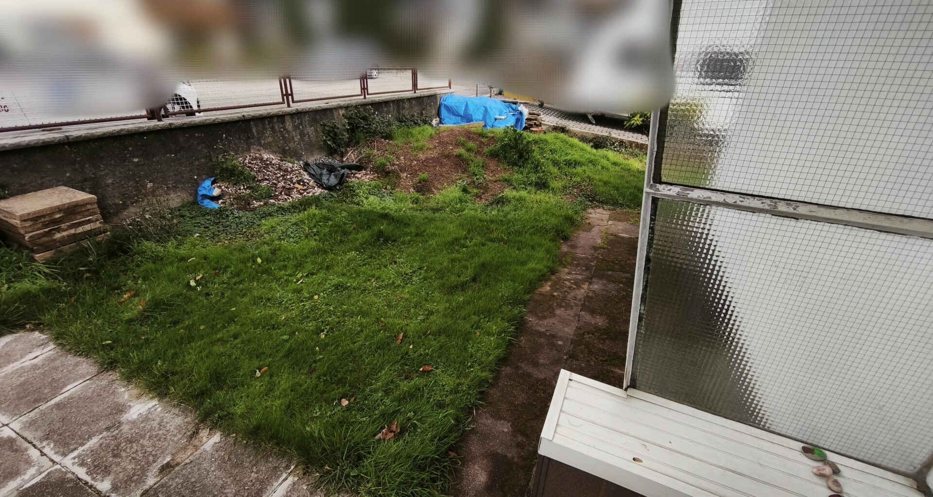 Was wäre eure Empfehlung um hieraus einen Vorgarten zu machen? Bin völlig planlos