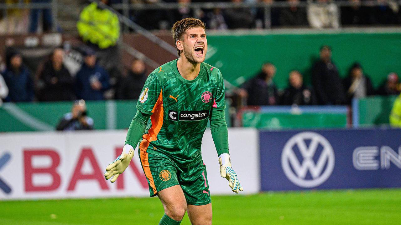 Ungewöhnliches Elfmeterschießen: Torhüter Ben Voll rettet St. Pauli den Sieg gegen Hoffenheim