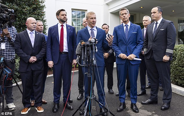 epa12493851 United Airlines CEO Scott Kirby (C), along with US Vice President JD Vance (C-L), and Transportation Secretary Sean Duffy (C-R), speaks to reporters outside the West Wing of the White House after meeting airline executives about the ongoing government shutdown in Washington, DC, USA, 30 October 2025. The US government shutdown is in its 30th day, making it the second-longest in US history.  EPA/JIM LO SCALZO