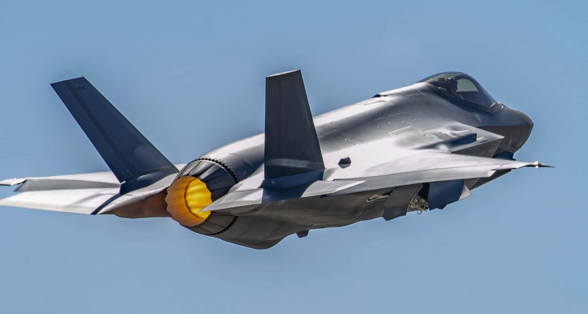 Marschflugkörper Ragnarök von Kratos am autonomen Kampfjet XQ-58 Valkyrie.