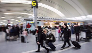 People carry luggage at Toronto Pearson International Airport, one of the federal assets considered most valuable according to a government report. FILE: Friday December 20, 2013. Source: THE CANADIAN PRESS/Mark Blinch