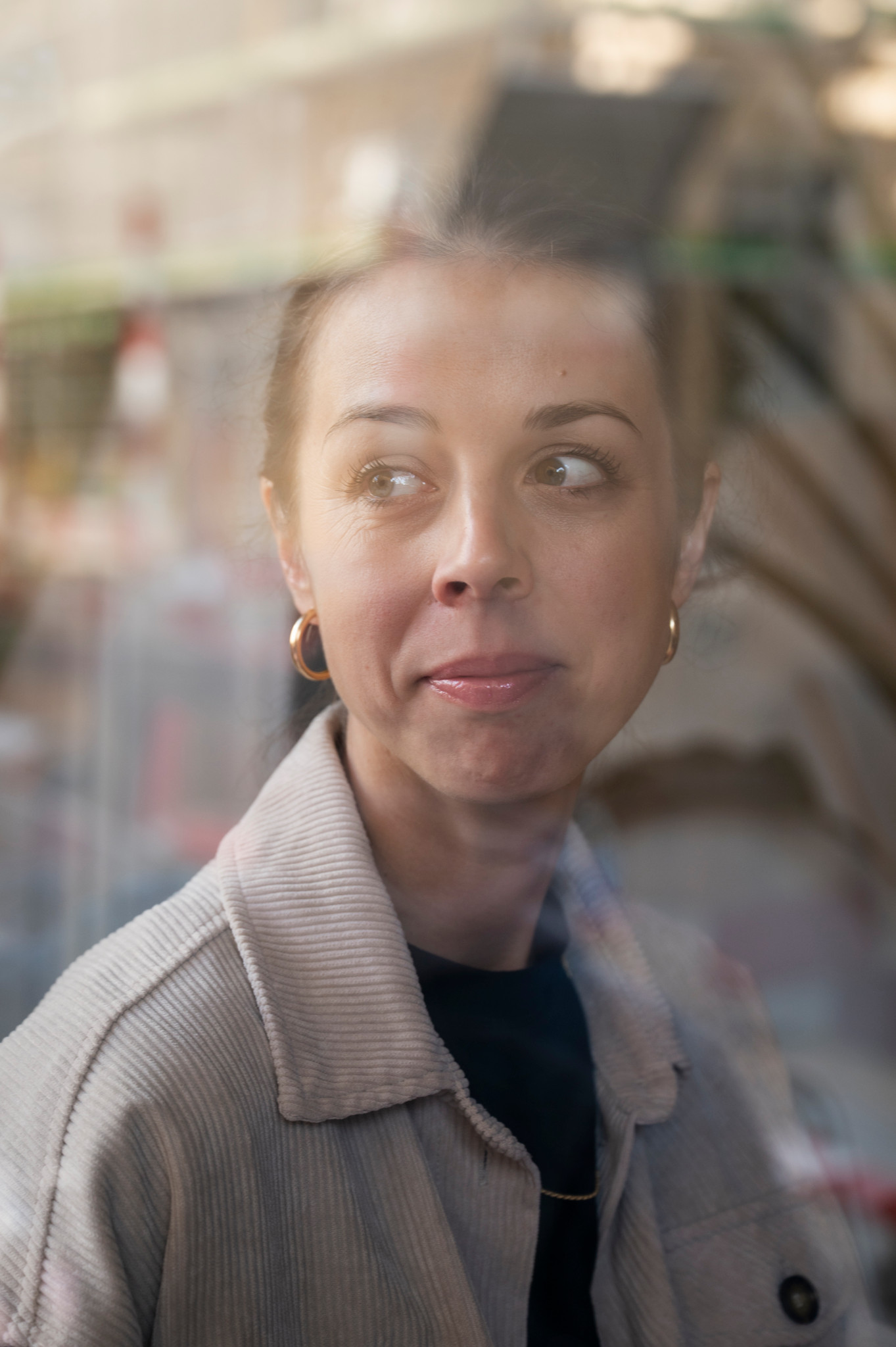 Alba Farnos Viñals, cheffe catalane, à Coffee Page à Lausanne, présente son livre de cuisine revisitant des recettes suisses. Alba Farnos Viñals, cheffe catalane, à Coffee Page à Lausanne, présente son livre de cuisine revisitant des recettes suisses.