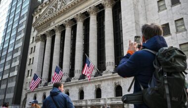 Dow, S&P 500 notch records as Wall Street shrugs at shutdown, amps up rate cut bets