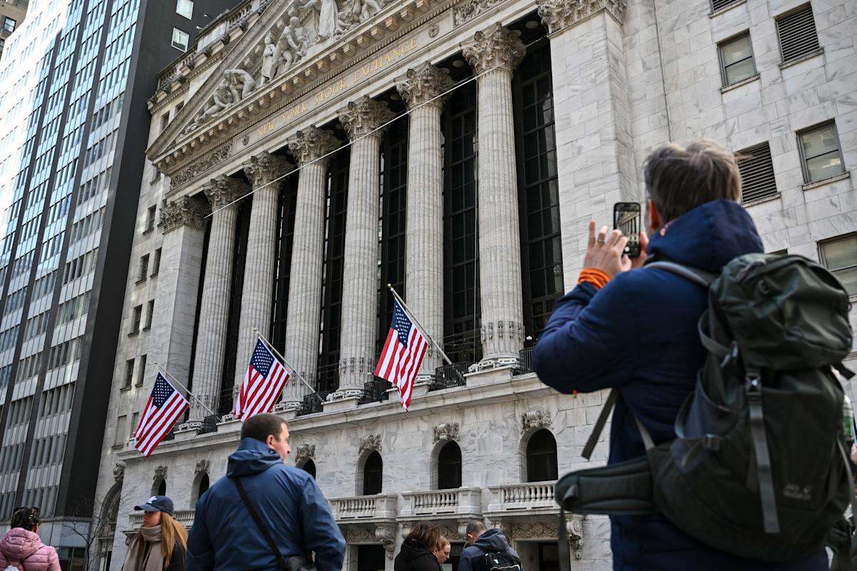 Dow, S&P 500 notch records as Wall Street shrugs at shutdown, amps up rate cut bets