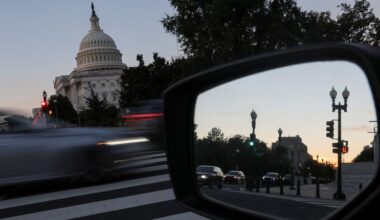 Live updates: Government shutdown extends through the weekend