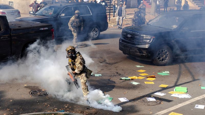 Federal judge demands answers from Trump admin on following order to avoid violent encounters with Chicago protesters
