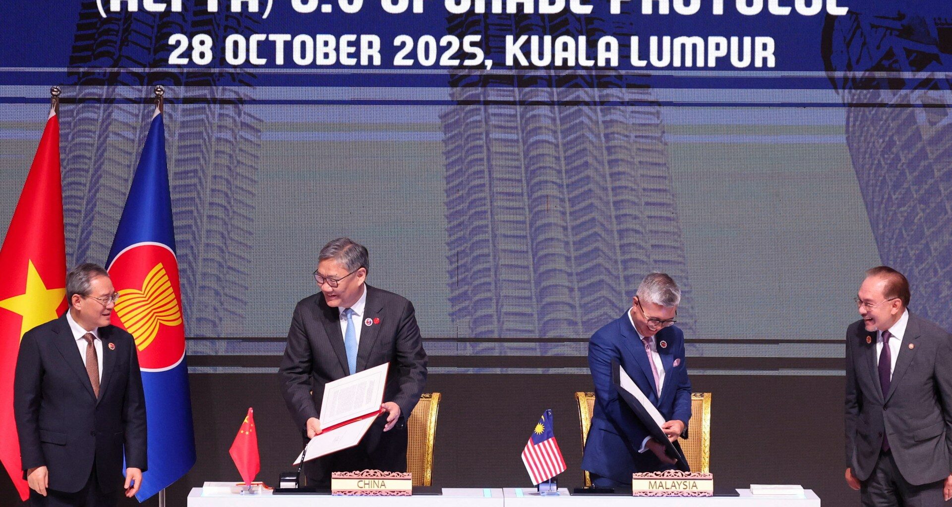 China, ASEAN sign enhanced free trade pact amid Trump tariffs | ASEAN News