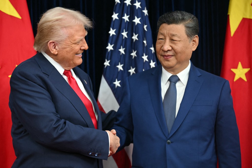 Donald Trump and Xi Jinping shaking hands.