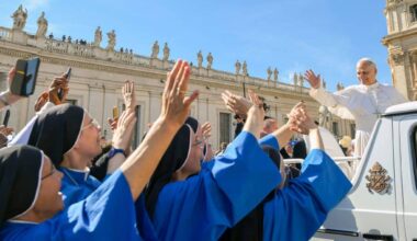 Consecrated life shows beauty of authentic love, trust in God, pope says