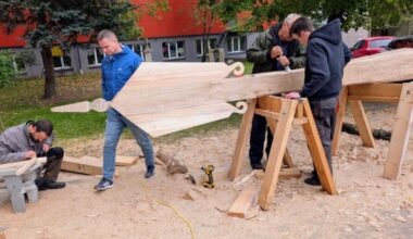 Telšiuose atnaujintas daugiau nei 100 metų senumo Kveilių kaimo koplytstulpis