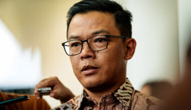 Foreign Minister Sugiono speaks to reporters after a bilateral meeting on Oct. 9 with his Netherlands' counterpart at the Foreign Ministry office in Jakarta.