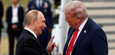 2025-10-17T094918Z_1293704860_RC2R7GAA2WO7_RTRMADP_3_USA-RUSSIA-