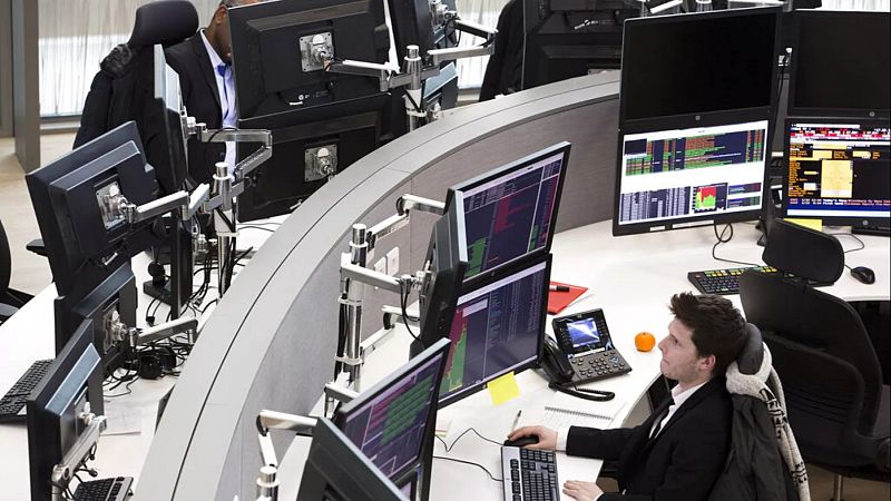 Gold hits fresh record, European stock markets rise after Fed comments