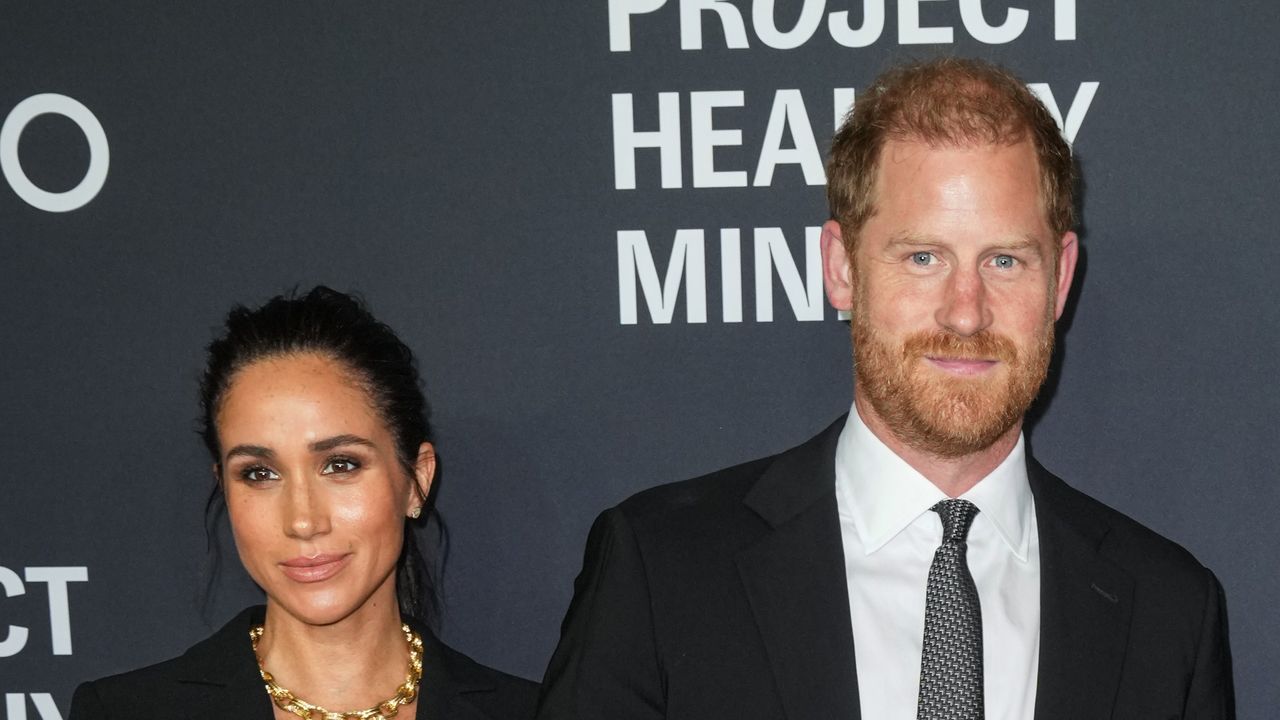 Did Meghan Markle Really Pose by a Notorious Paris Tunnel?