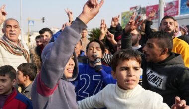 Thousands flee as Syrian rebels close in on third major city