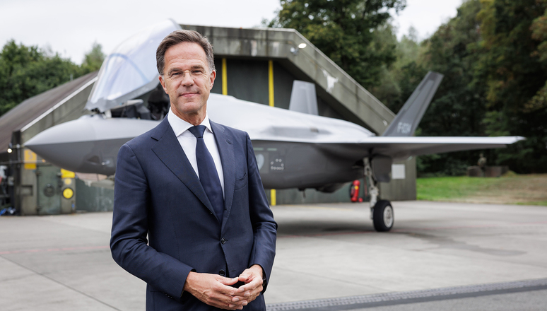 NATO Secretary General Mark Rutte in front of a Dutch F-35A at Volkel Air Base during NATO Steadfast Noon 2025.