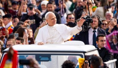 Pope Leo XIV trolls Chicago Cubs at Vatican