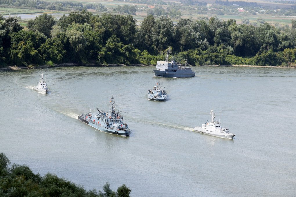 Romanian river flotilla ships with the Ukrainian small armored gunboat (L) during joint military exercises in 2019. (Source: Wikimedia)