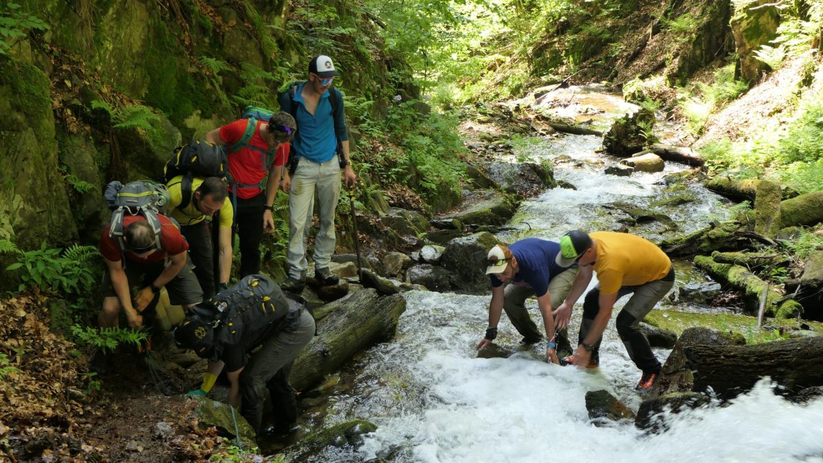 Záchranári aj dobrovoľníci opravujú ferratu pod Martinskými hoľami