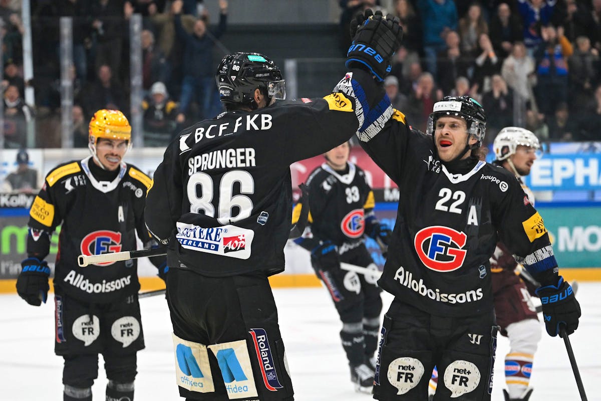 L'inusable Julien Sprunger et le très en forme Christoph Bertschy ont conjugué leurs efforts pour signer le 2-0 de Fribourg-Gottéron.