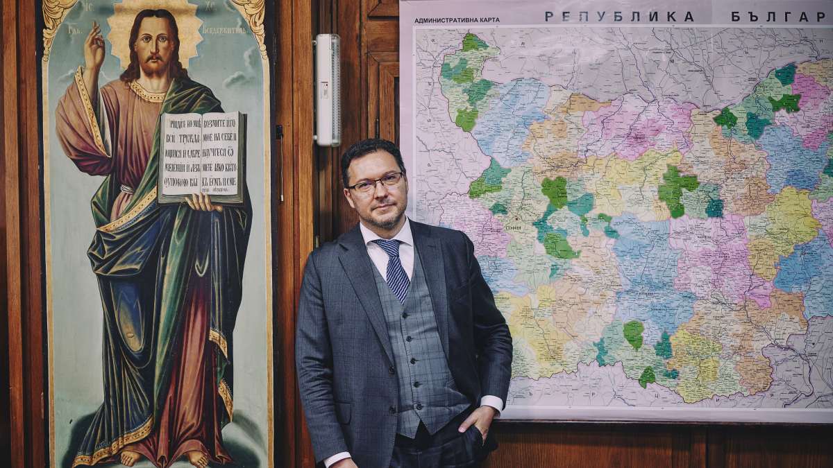 Russia and left-wingers ‘trying to flood Europe with illegal migrants’