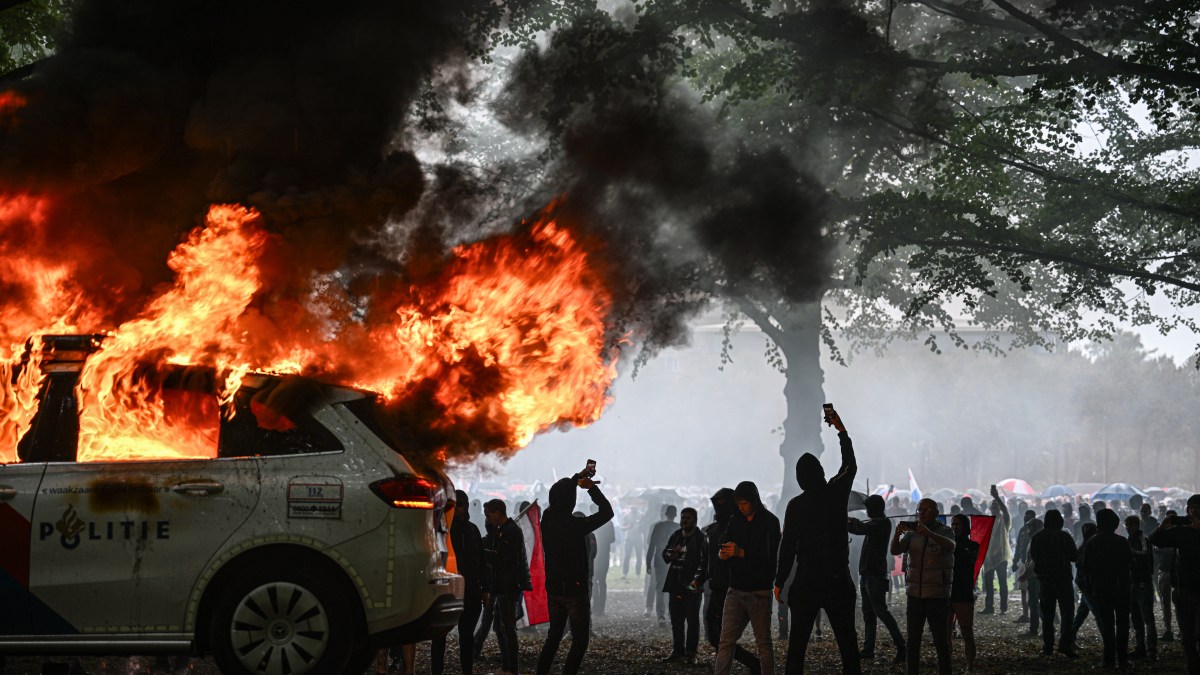Dutch towns rocked by anti-immigration protests ahead of election