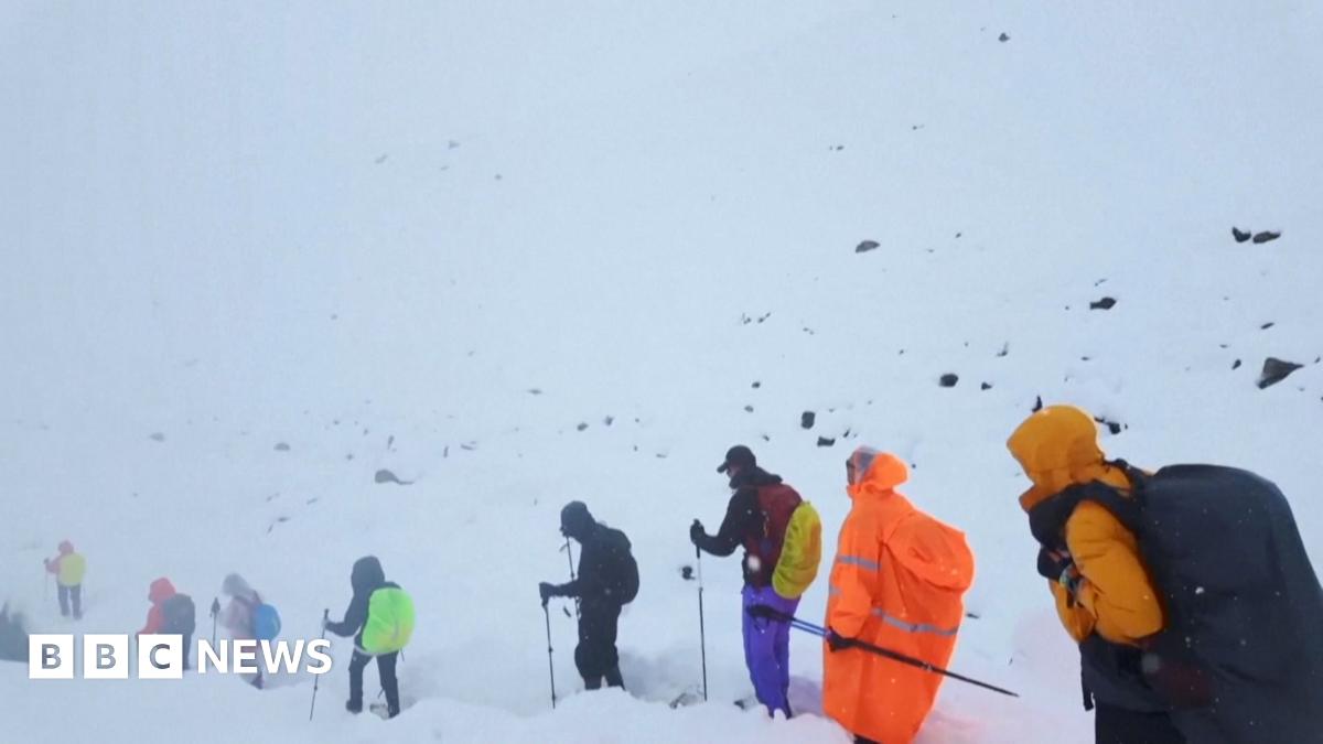 Mount Everest: More than 200 hikers still stranded after blizzard hits Mount Everest - follow live