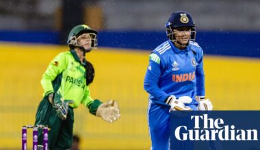 India defy insects to cruise to frosty Women’s World Cup defeat of Pakistan | Women's Cricket World Cup