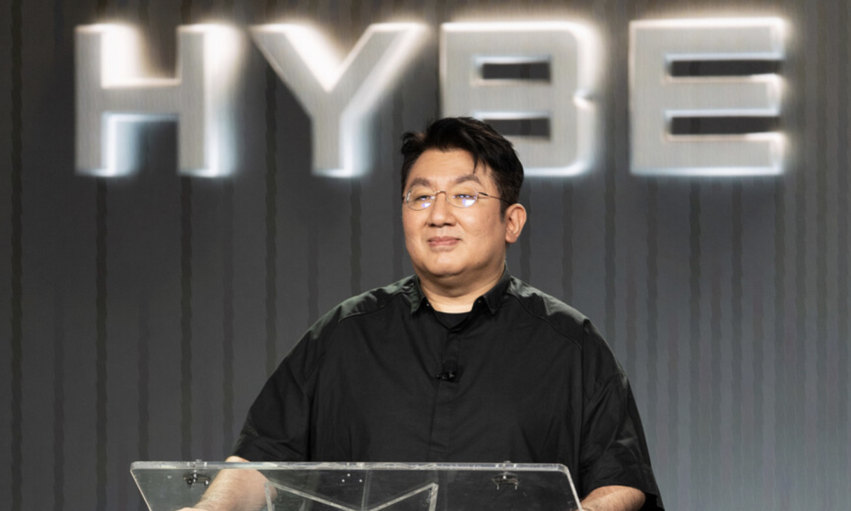 Hybe chairperson Bang Si-hyuk banned from leaving South Korea amid stock fraud probe
