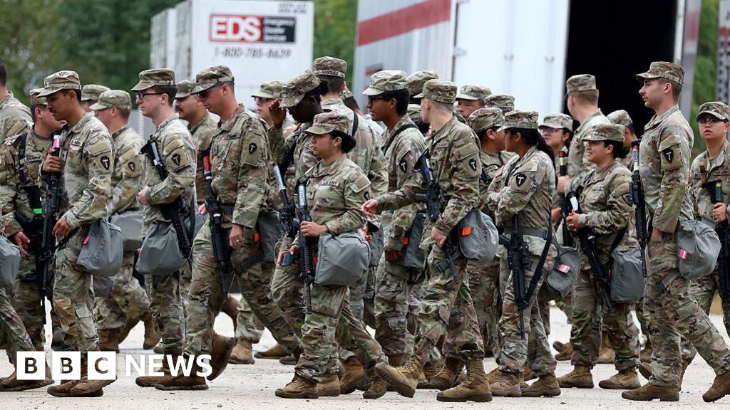 Hundreds of US National Guard troops arrive in Chicago