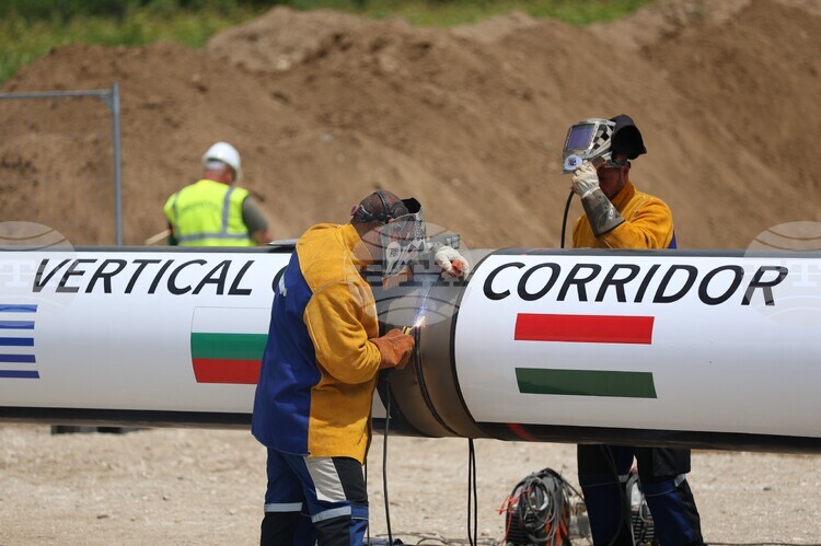 EU Energy Commissioner to Visit Bulgaria for Key Discussions on Interconnectivity and Energy Security