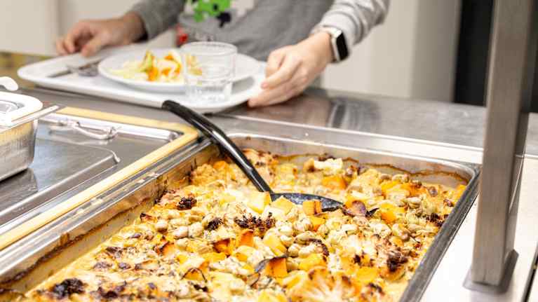 Photo shows a student taking lunch at a school in Lappeenranta.
