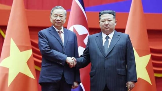 Vietnamese, North Korean top leaders highlight traditional friendship in official talks