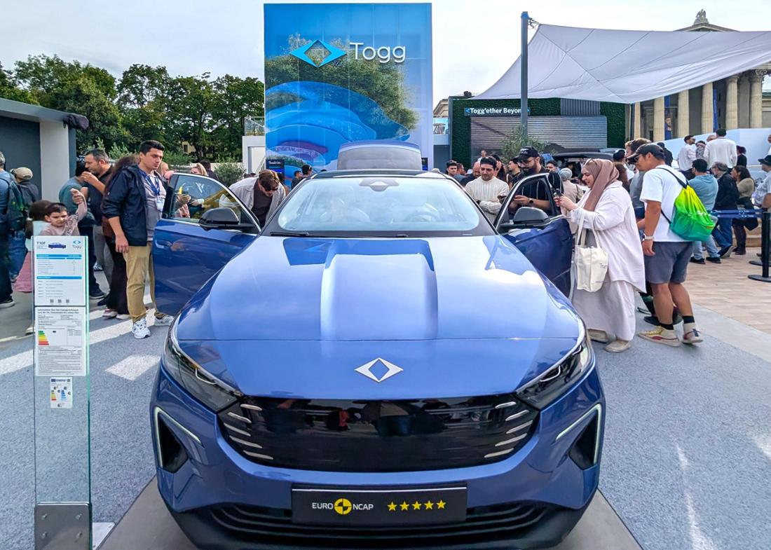 Auf der IAA 2025 stellte Togg auch die Elektro-Limousine T10F vor – sie soll bis zu 623 Kilometer Reichweite bieten