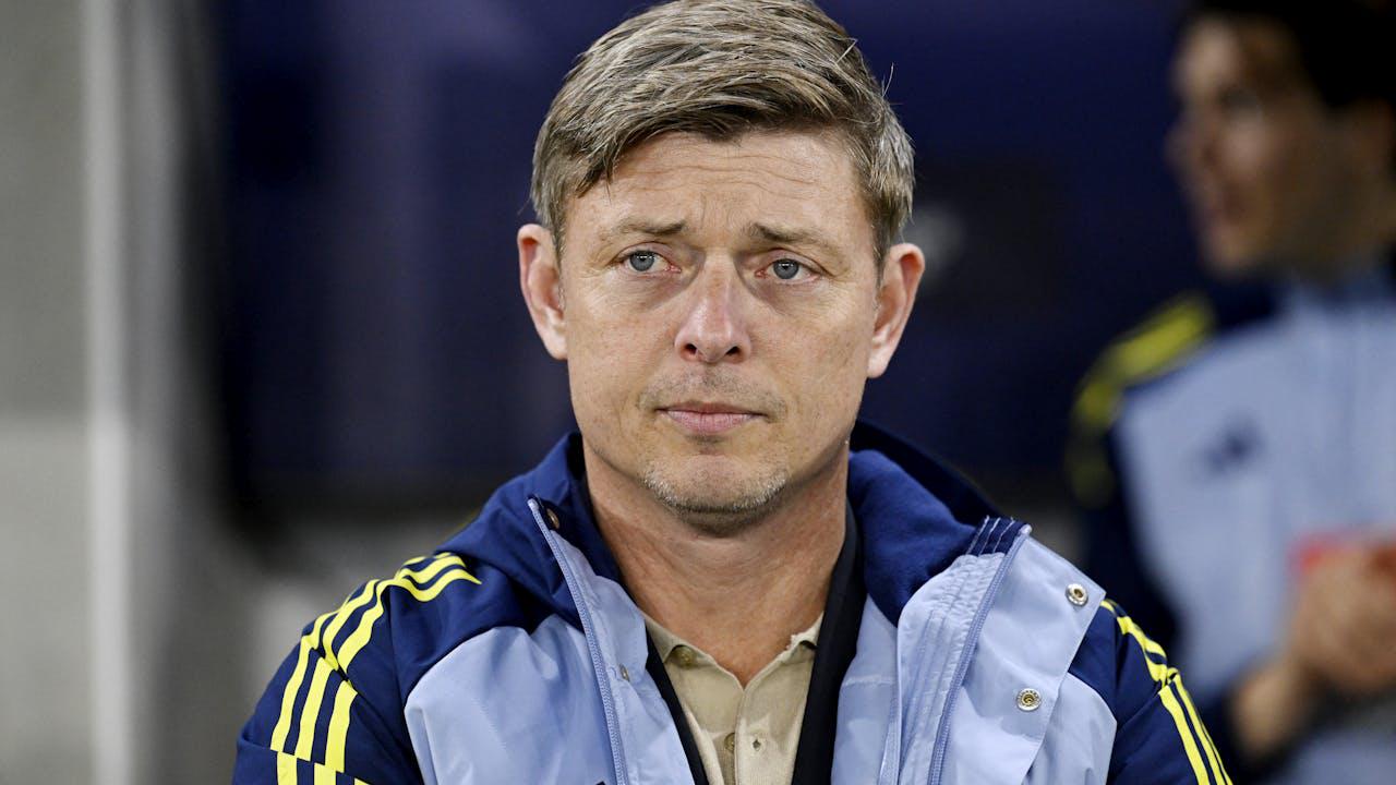 Sverige fyrer Jon Dahl Tomasson [som landstræner i fodbold]