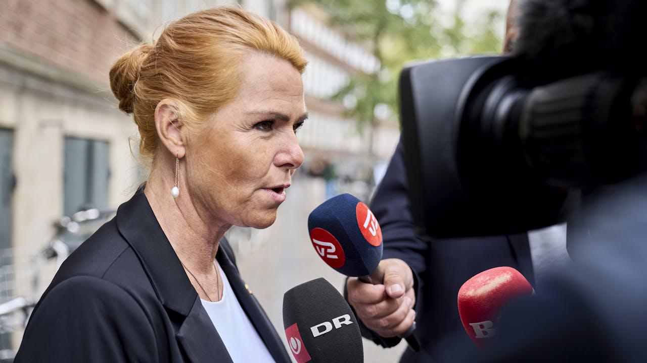 Støjberg sagde, der ikke gik busser i nordjysk by, men hun stod ved det forkerte stoppested