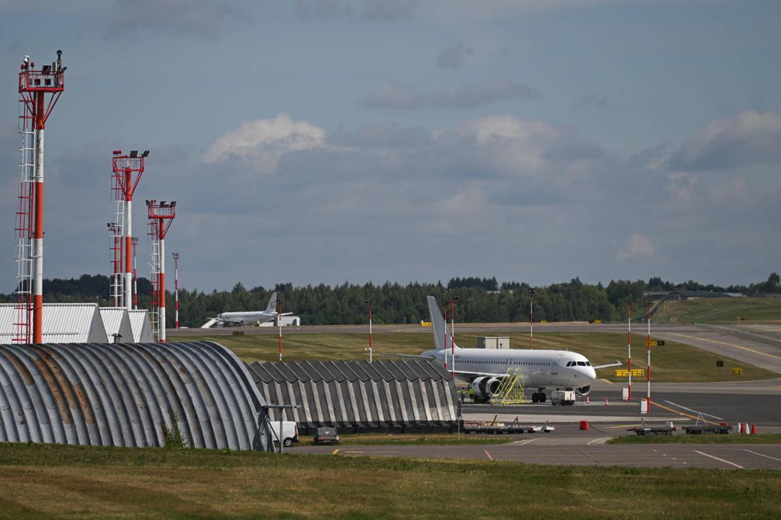Flugzeuge stehen am Flughafen Vilnius in Litauen. (Archivbild)
