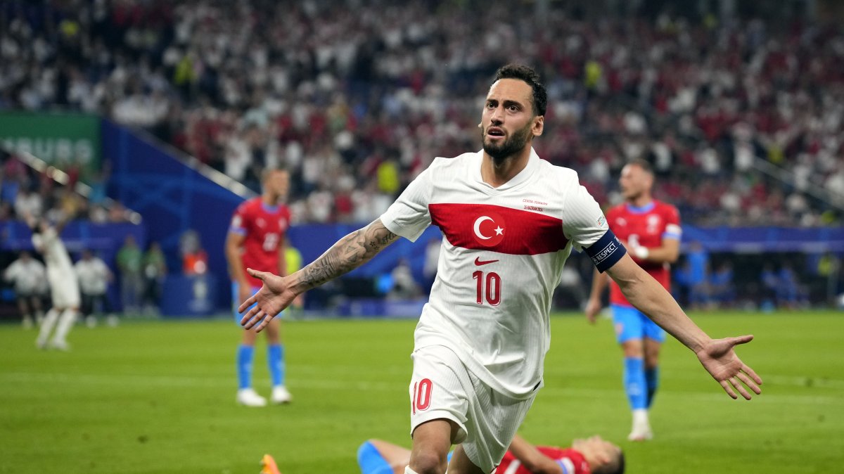 Hakan Çalhanoğlu eyes 100th Crescent-Stars cap in Bulgaria clash