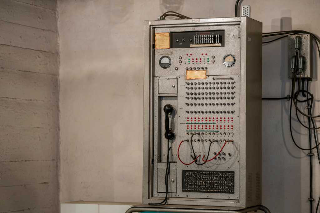 the Abandoned Cold War-Era Nuclear Bunker Hidden Beneath the Depths of a Historic Steel Mil