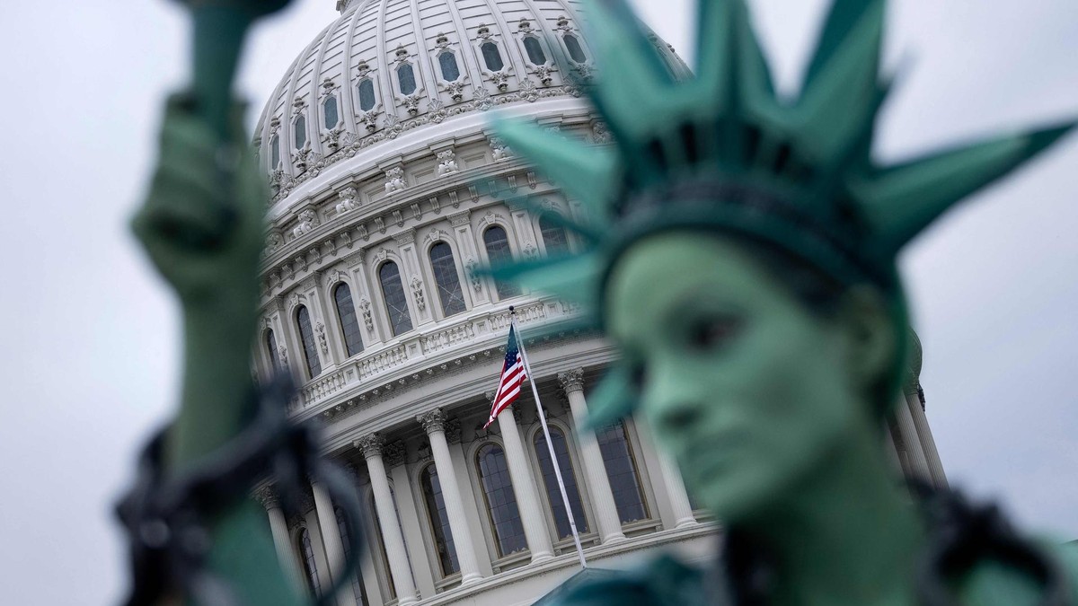 Deadline for Congress to adopt budget and avoid shutdown