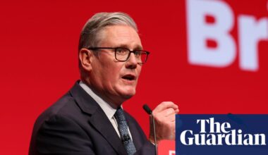 Starmer to rethink human rights law to tackle ‘Farage boats’ | Immigration and asylum