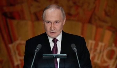 Putin 'preparing for war with NATO' by amassing nuclear weapons in Arctic - Politics - News