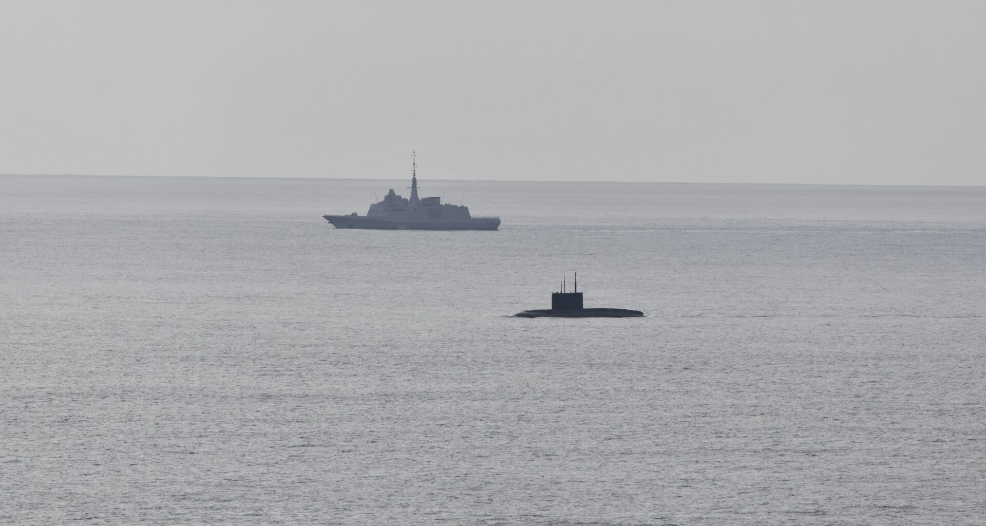 La Russie devient la risée de l'OTAN à cause d'un sous-marin "boiteux" dans la Manche. -