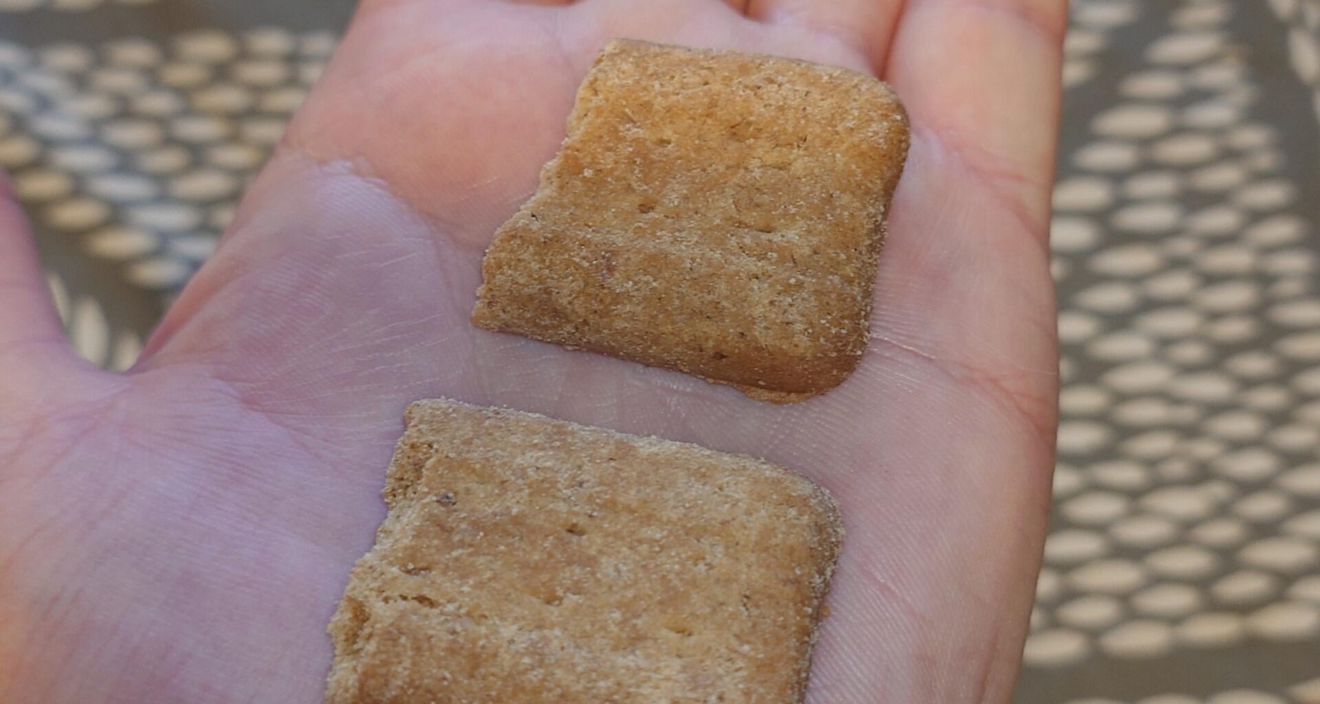 Got a box of broken biscuits from Iceland. No idea what these are but they're really good. Any ideas?