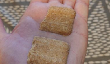 Got a box of broken biscuits from Iceland. No idea what these are but they're really good. Any ideas?